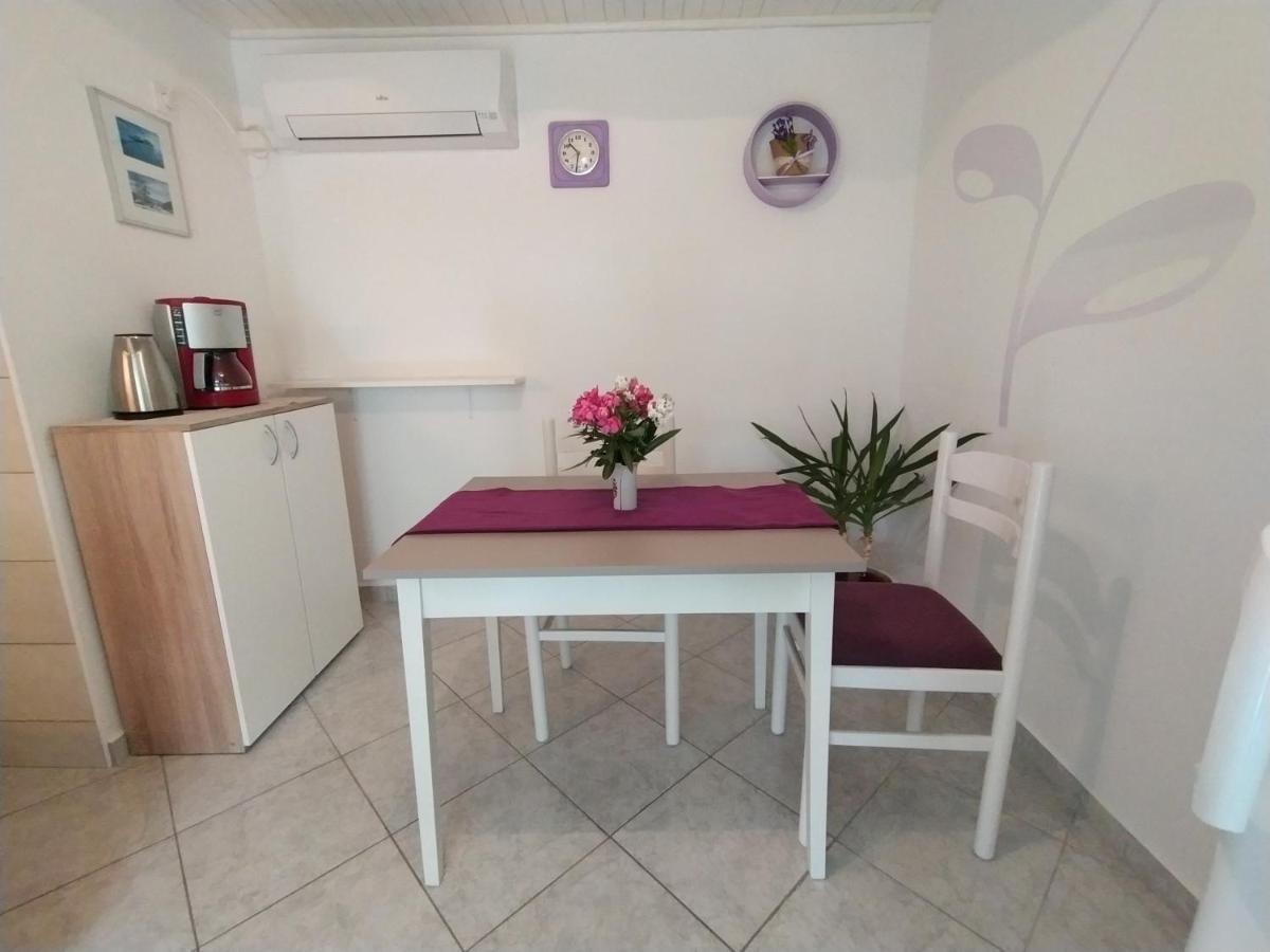 Apartments Dario Krk Town Extérieur photo