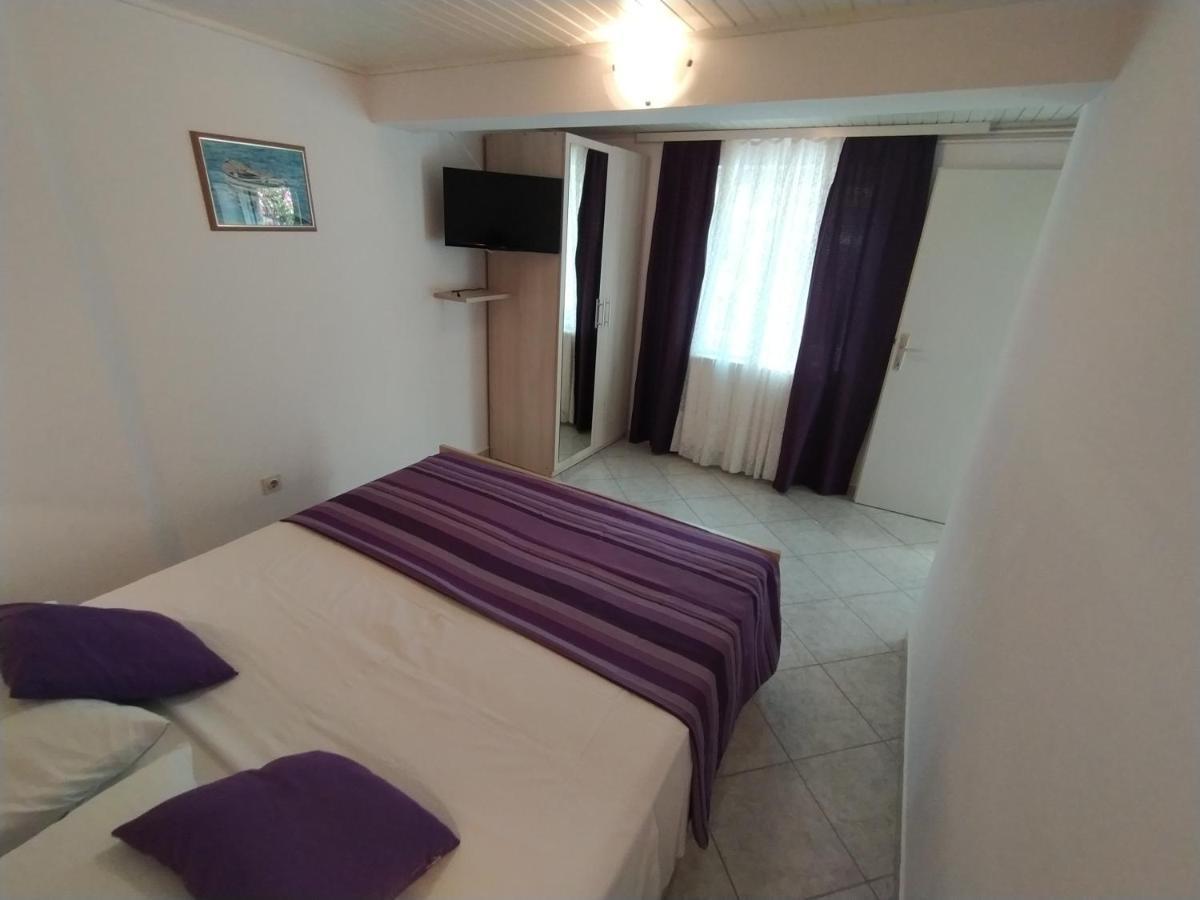 Apartments Dario Krk Town Extérieur photo