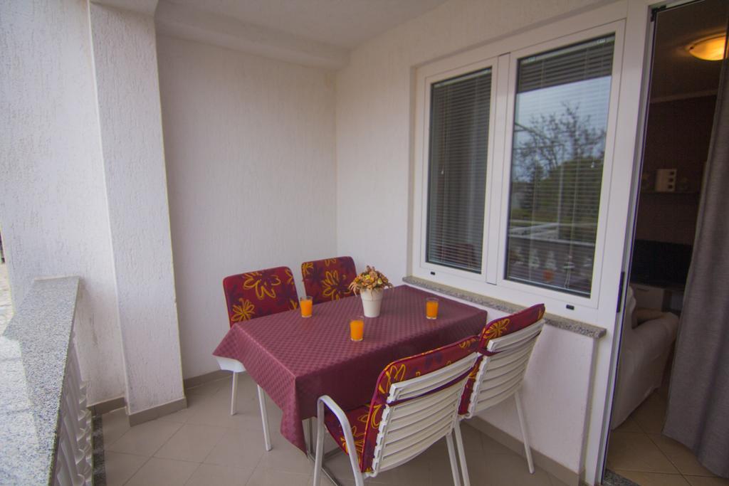 Apartments Dario Krk Town Extérieur photo