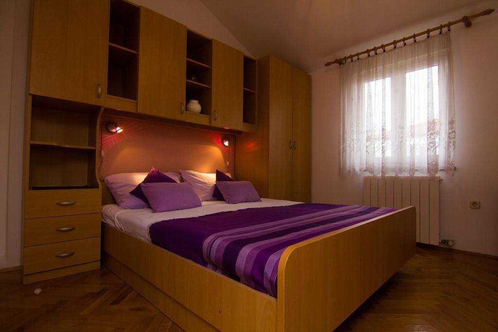 Apartments Dario Krk Town Extérieur photo