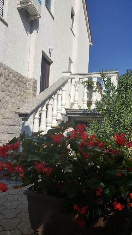 Apartments Dario Krk Town Extérieur photo